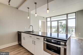 88 V St SW in Washington, DC - Building Photo - Building Photo