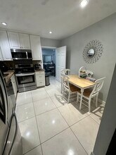 137 NE 10th St in Boca Raton, FL - Building Photo - Building Photo