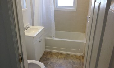 60 Carroll St-Unit -B8 in Poughkeepsie, NY - Building Photo - Building Photo