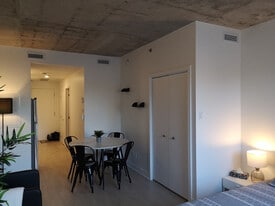 67 Boul. de Maisonneuve E in Montréal, QC - Building Photo