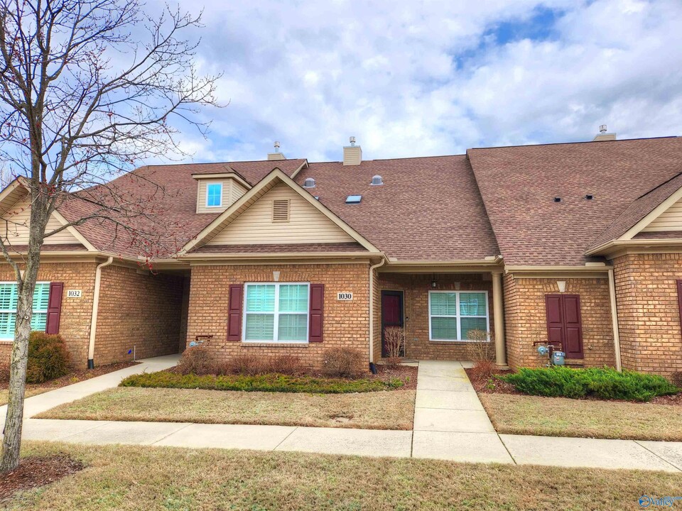 1030 Cresent Falls in Huntsville, AL - Building Photo