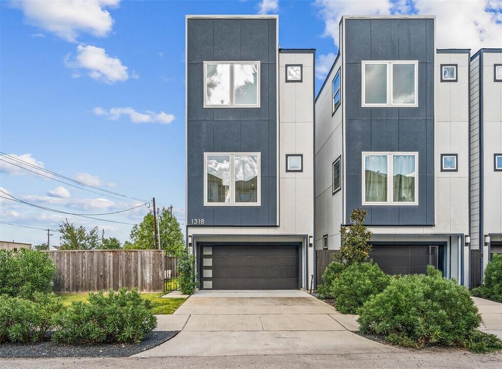 1318 Reinerman St in Houston, TX - Building Photo