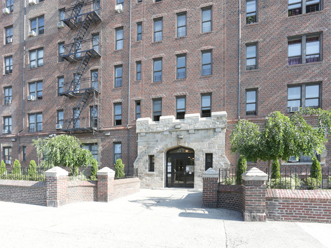 95 Linden Blvd in Brooklyn, NY - Building Photo - Building Photo