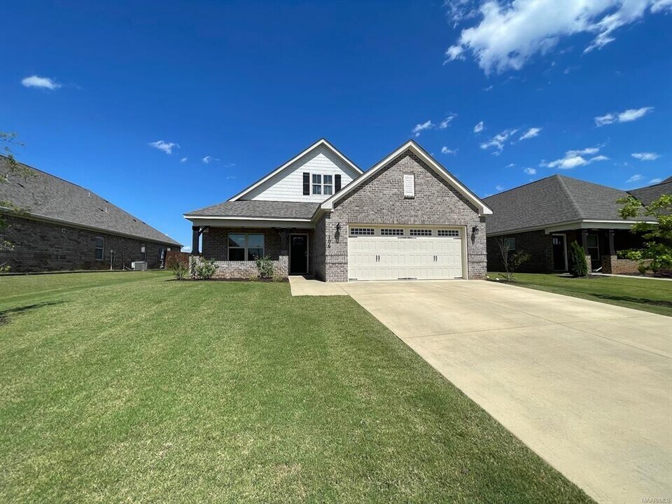 106 Herman Dr in Prattville, AL - Foto de edificio