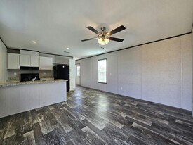 1054 Myakka Dr in North Fort Myers, FL - Building Photo