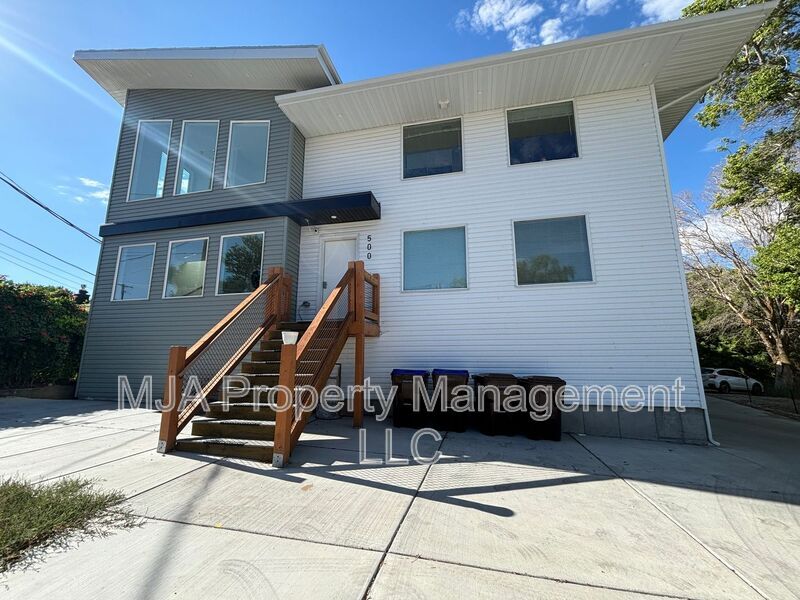 500 East Fort Union Blvd in Midvale, UT - Building Photo