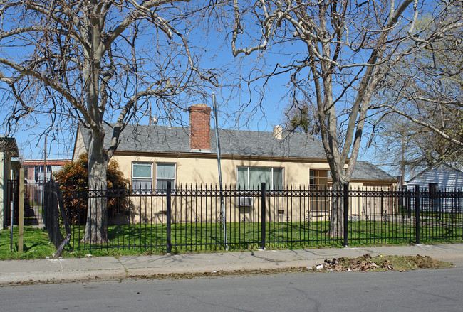 2109 15th Ave in Sacramento, CA - Foto de edificio - Building Photo