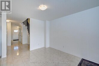 35 Woodedge Cir in Kitchener, ON - Building Photo - Building Photo