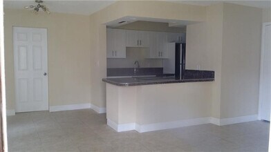 8877 NW 28th Dr in Coral Springs, FL - Building Photo - Building Photo