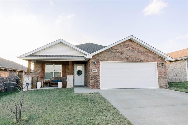 6007 NW Sherman St in Bentonville, AR - Foto de edificio - Building Photo