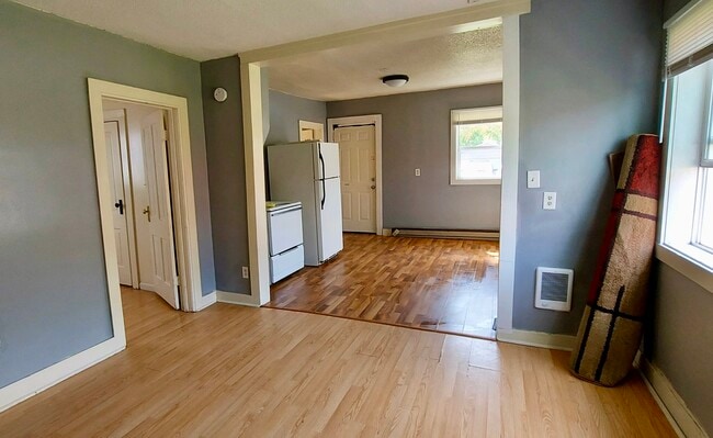 405 Euclid Ave, Unit 4 in Milroy, MN - Building Photo - Building Photo