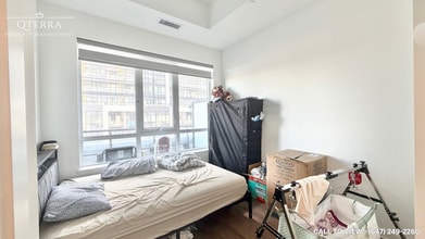 395 Dundas St W in Oakville, ON - Building Photo - Building Photo