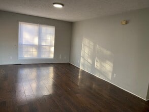 251 Tinker Hill Cv, Unit A in Jackson, TN - Foto de edificio - Building Photo