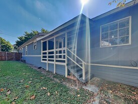 2015 McMillan Ave in Dallas, TX - Building Photo