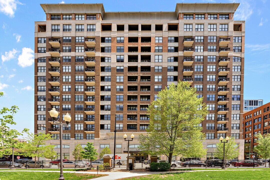 849 N Franklin St in Chicago, IL - Building Photo