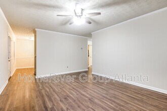 2585 Lake Royale Dr in Riverdale, GA - Building Photo - Building Photo