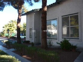 2451 Old Forge Ln in Las Vegas, NV - Building Photo