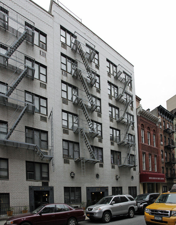 219-221 E 25th St in New York, NY - Foto de edificio