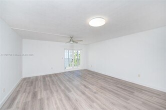 301 Sunrise Dr in Key Biscayne, FL - Building Photo - Building Photo
