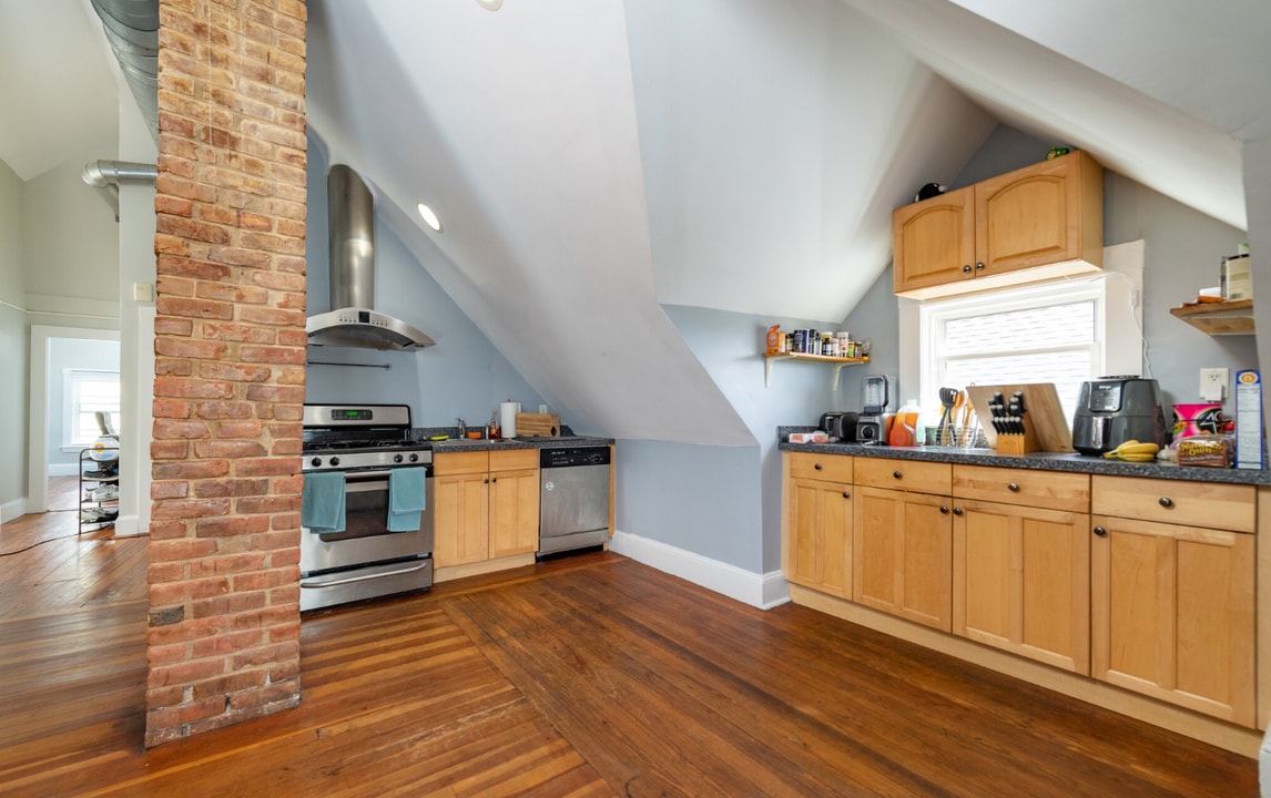 98 Elm St, Unit 3 in Somerville, MA - Building Photo