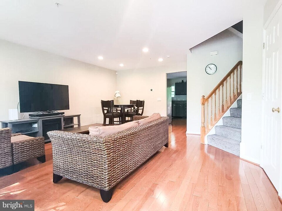 6556 Ridgeborne Dr in Rosedale, MD - Building Photo