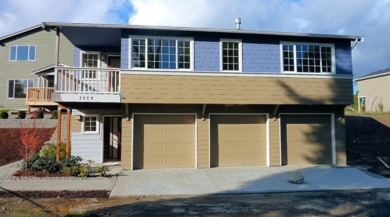 2229 Schley Way in Bremerton, WA - Building Photo