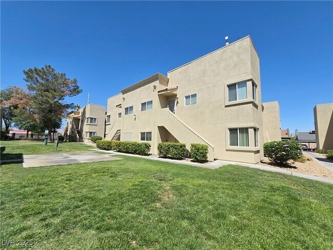1858 N Decatur Blvd, Unit 104 in Las Vegas, NV - Building Photo - Building Photo