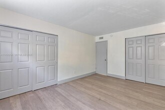 1715 N 16th Ave in Hollywood, FL - Foto de edificio - Building Photo