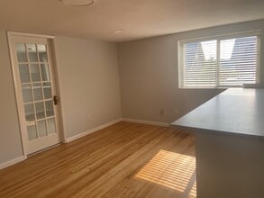1037 Cornwall St in New Westminster, BC - Building Photo - Building Photo