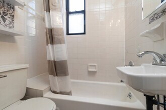 319 E 95th St in New York, NY - Building Photo - Building Photo