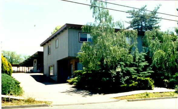 Westwood Apartments in Healdsburg, CA - Building Photo - Building Photo