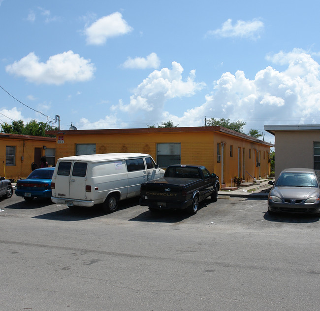 624-628 NW 14th Ave in Fort Lauderdale, FL - Building Photo - Building Photo