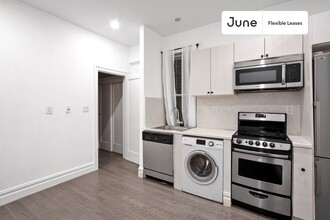 826 9th Ave in New York, NY - Building Photo - Building Photo