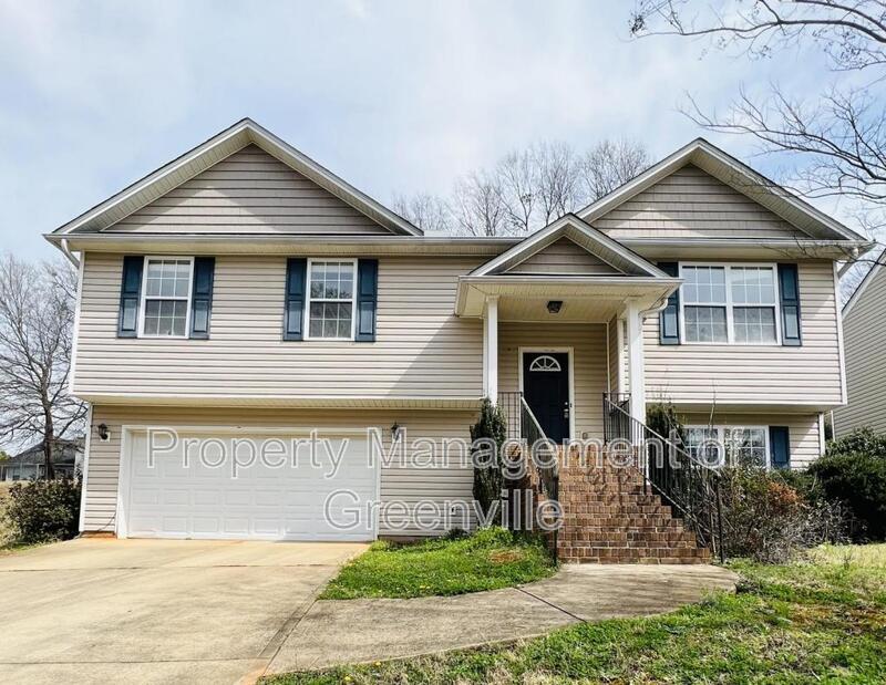 54 Spring Fellow Ln in Taylors, SC - Building Photo