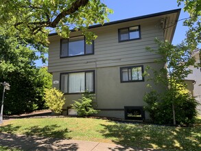 1911 Kincaid St in Eugene, OR - Building Photo - Building Photo