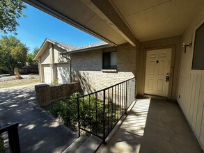 8201 Hood Cir-Unit -A in Austin, TX - Building Photo - Building Photo