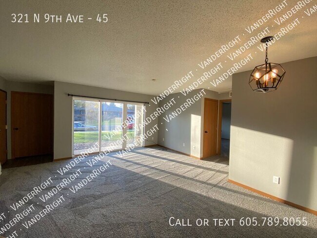 321 9th Ave in Brandon, SD - Building Photo - Building Photo