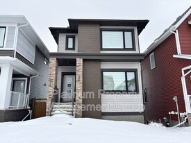 380 Lawthorn Wy SE in Airdrie, AB - Building Photo