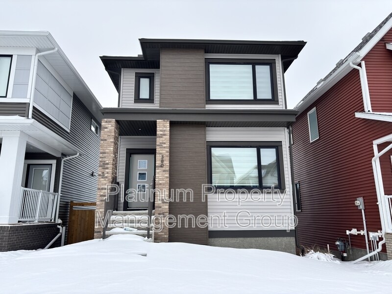 380 Lawthorn Wy SE in Airdrie, AB - Building Photo