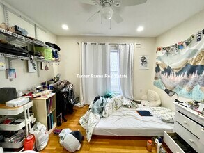 207 Boston Ave, Unit A in Medford, MA - Foto de edificio - Building Photo