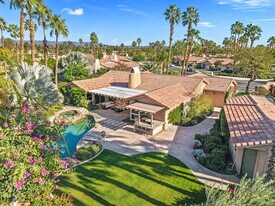 49105 Casa Del Rio in La Quinta, CA - Building Photo