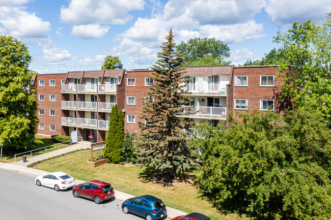 353 Querbes in Vaudreuil-dorion, QC - Building Photo - Primary Photo