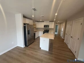 509 portal Cir in Sandston, VA - Building Photo - Building Photo
