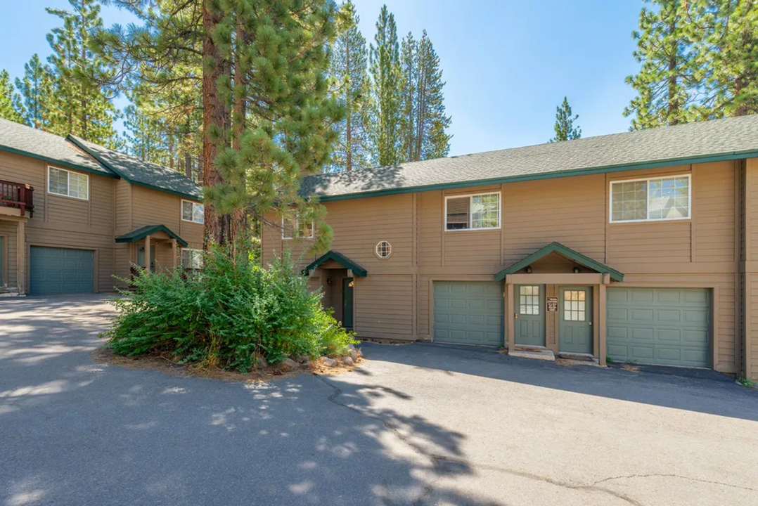 12485 Northwoods Blvd in Truckee, CA - Building Photo