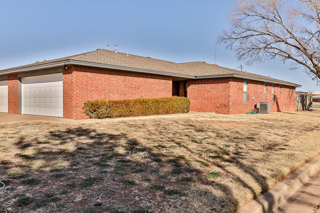 17 Wagnon Dr in Wolfforth, TX - Building Photo