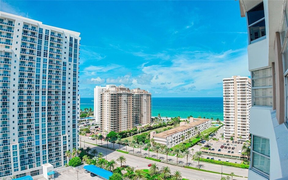 1965 S Ocean Dr, Unit 17D in Hallandale Beach, FL - Building Photo