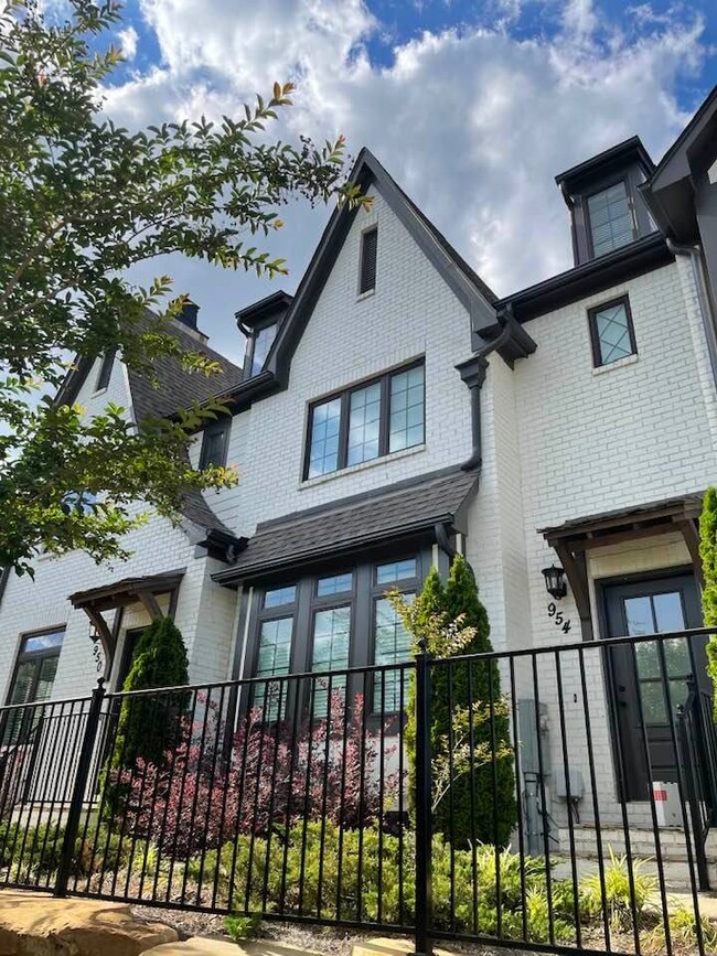 property at 954 Lennox Blvd