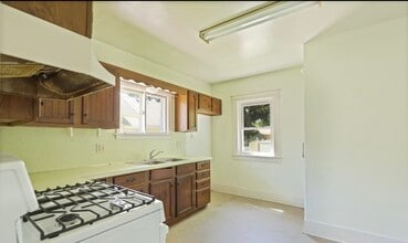 2207 W Genesee Ave in Saginaw, MI - Building Photo - Building Photo