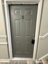 209 Lakeshore Dr in Lexington, KY - Building Photo