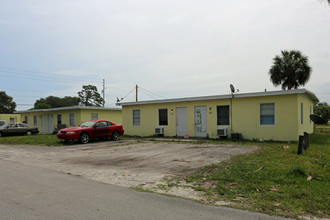 4415-4445 28th Ave in Vero Beach, FL - Building Photo - Building Photo